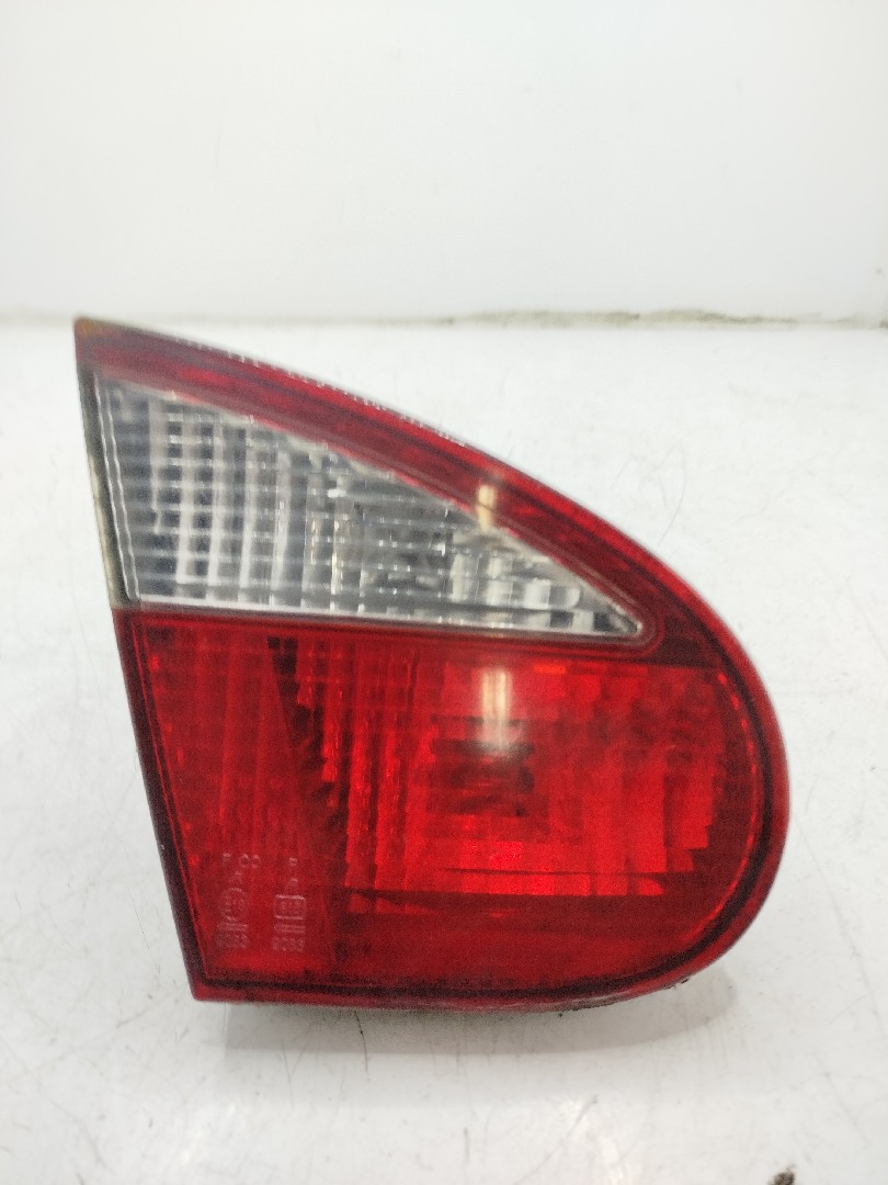 Farolim da Mala ESQ DAEWOO LANOS  de 1997 a 0