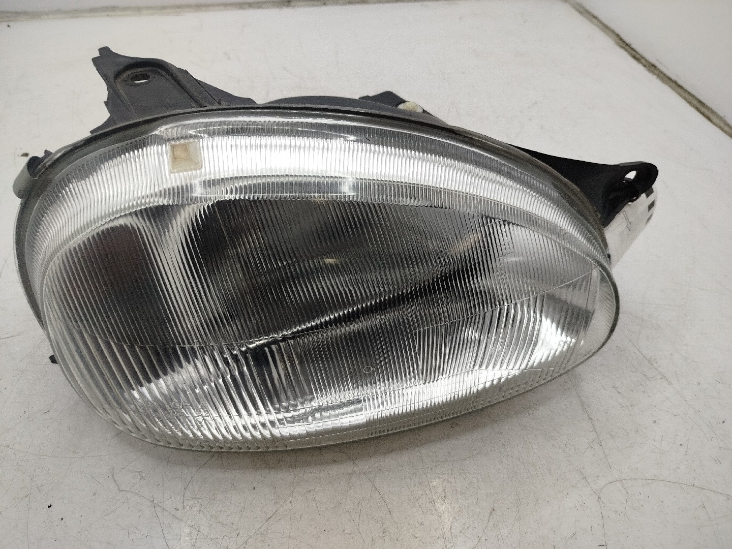 Farol/ Otica Dianteiro DTO OPEL CORSA B  de 1993 a 2002