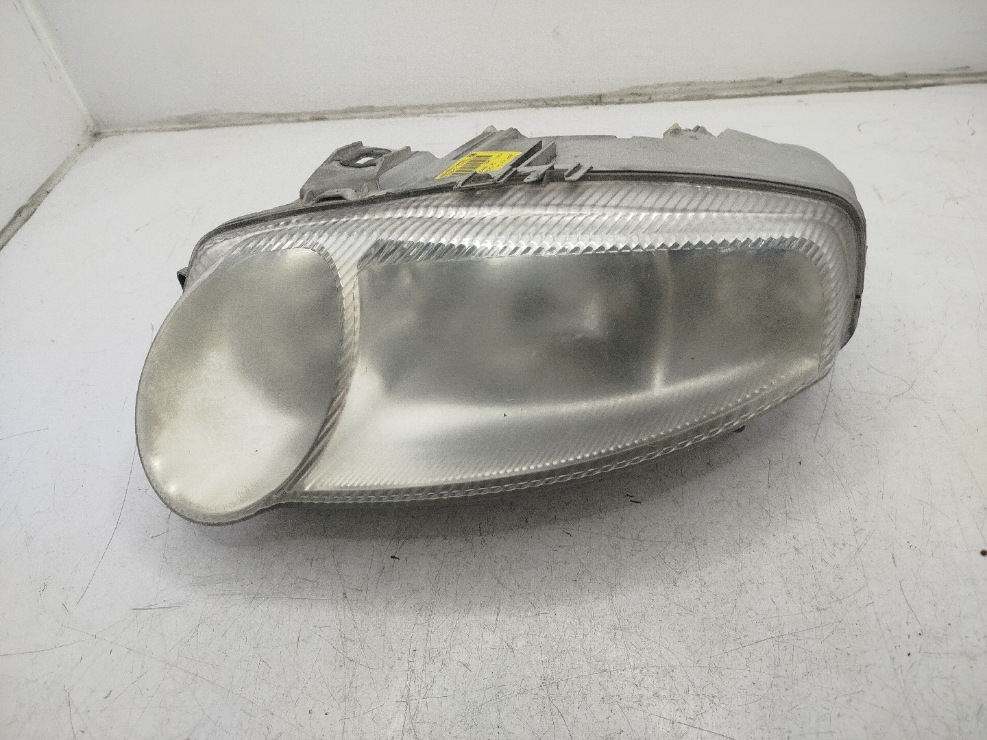 Farol/ Otica Dianteiro ESQ ALFA ROMEO 147  de 2000 a 2010