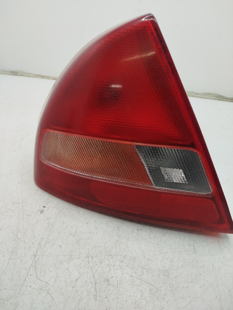 Farolim Stop Esq MITSUBISHI LANCER VI  de 1995 a 2003