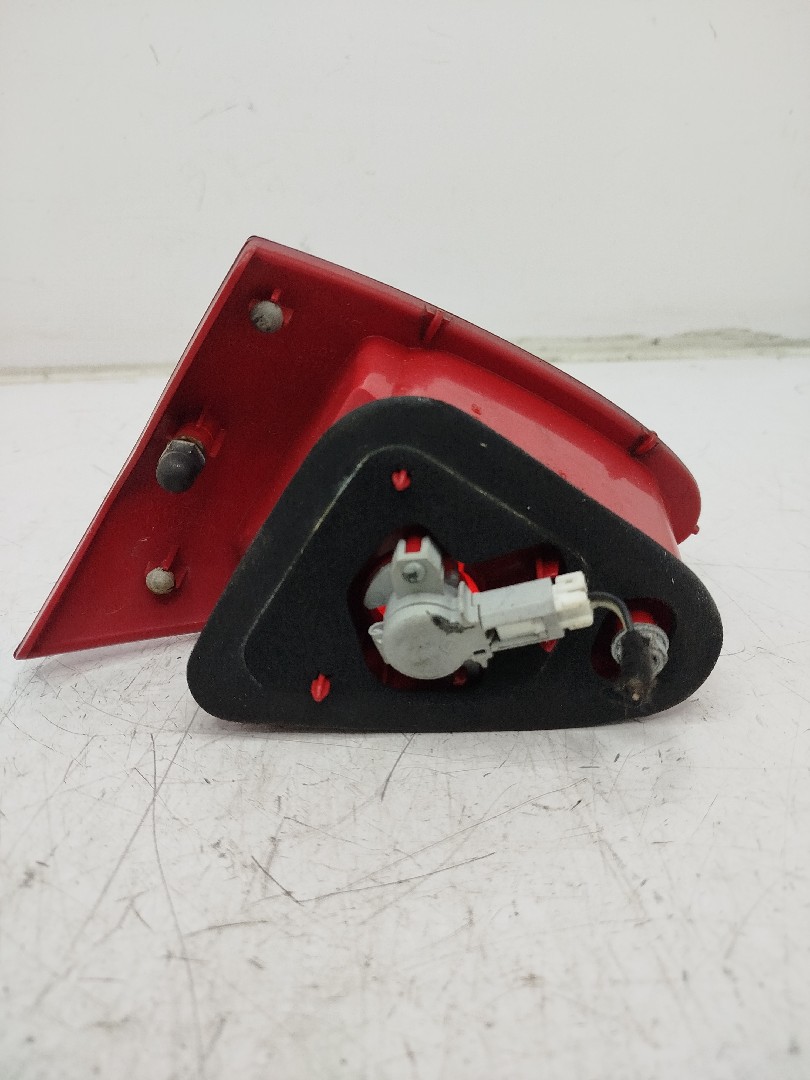 Farolim da Mala ESQ ALFA ROMEO 147  de 2000 a 2010