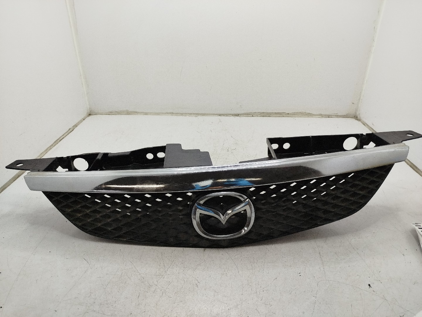 Grelha da Frente MAZDA 323 F VI  de 1998 a 2004