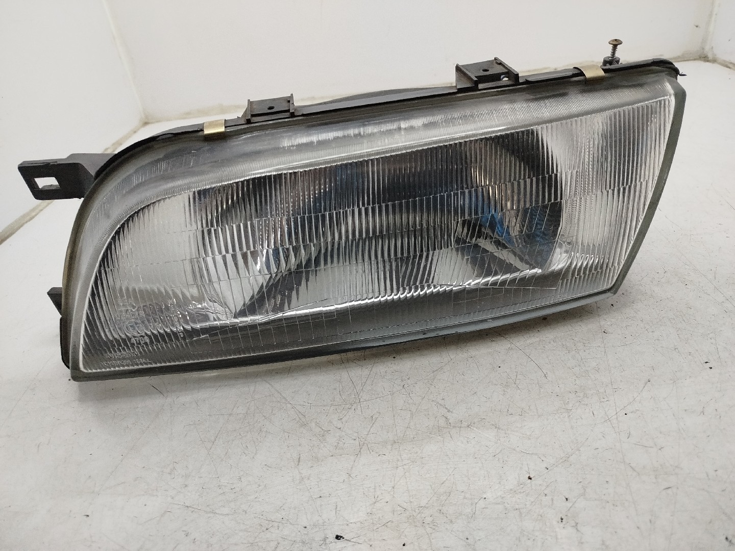 Farol/ Otica Dianteiro ESQ NISSAN ALMERA I Hatchback  de 1995 a 2001
