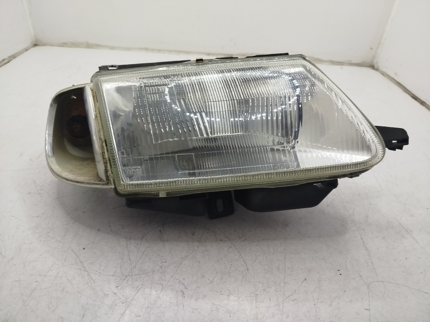 Farol/ Otica Dianteiro DTO CITROEN SAXO  de 1996 a 2004
