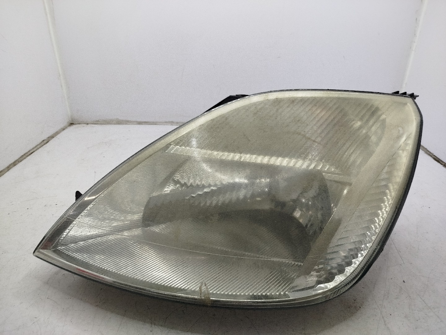 Farol/ Otica Dianteiro ESQ FORD FIESTA V  de 2001 a 2014