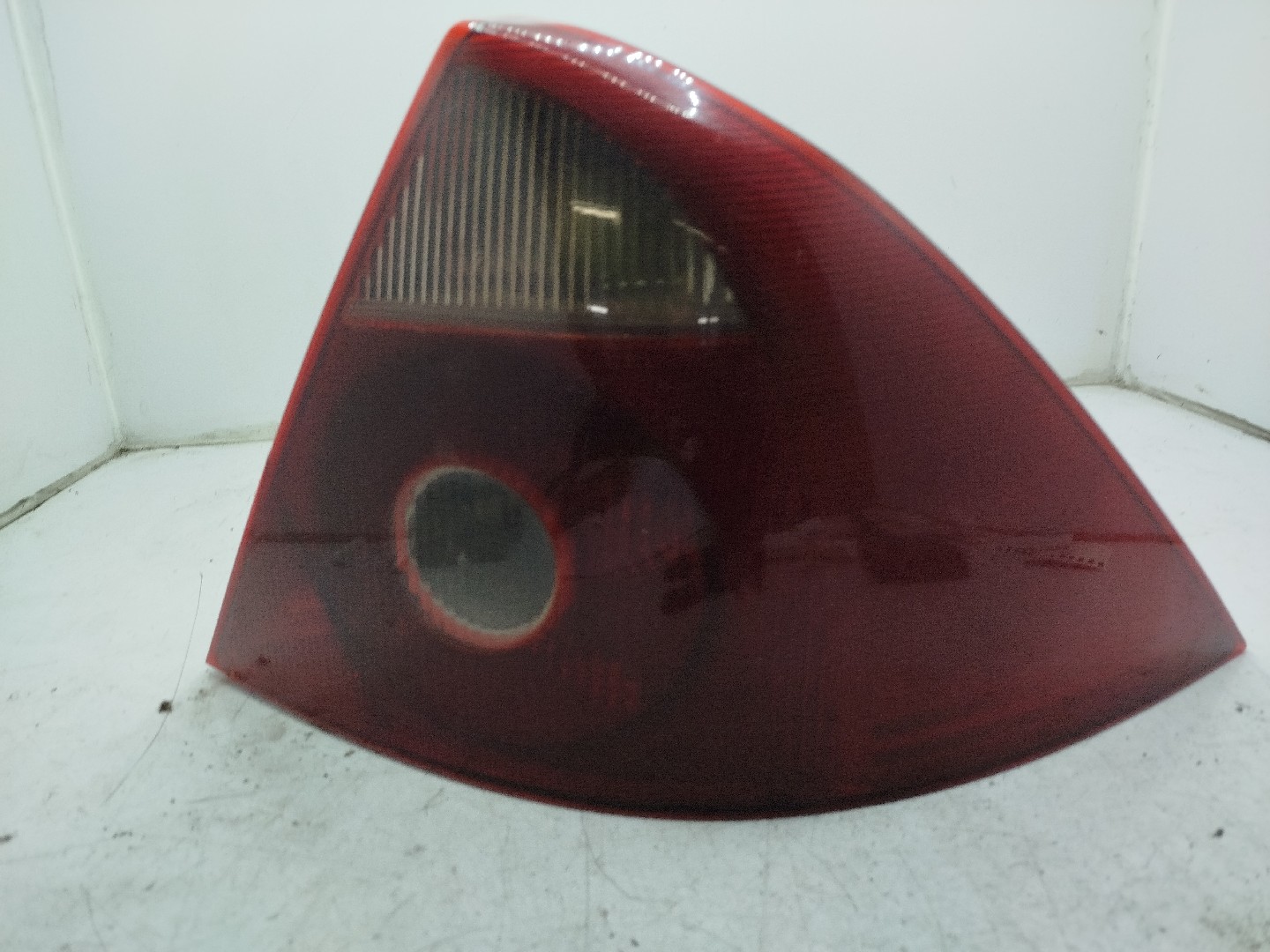 Farolim Stop Dto FORD MONDEO III três volumes  de 2000 a 2007