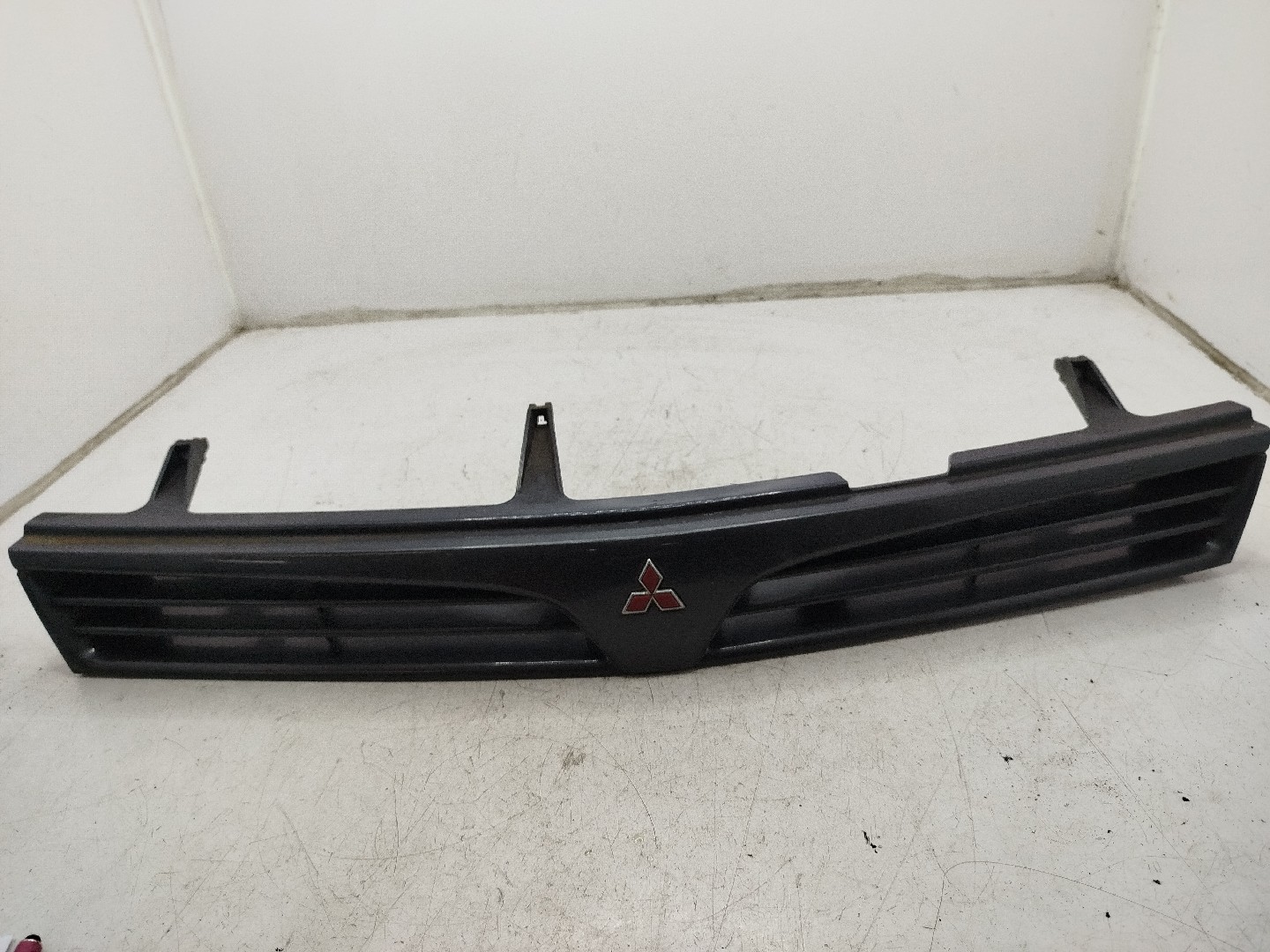 Grelha da Frente MITSUBISHI LANCER VI  de 1995 a 2003