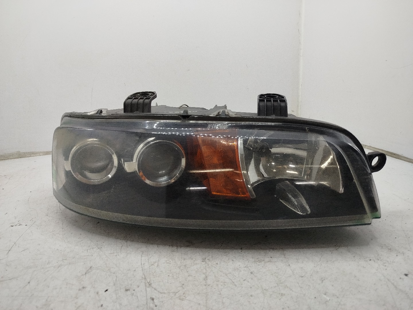 Farol/ Otica Dianteiro DTO FIAT PUNTO  de 1999 a 2012
