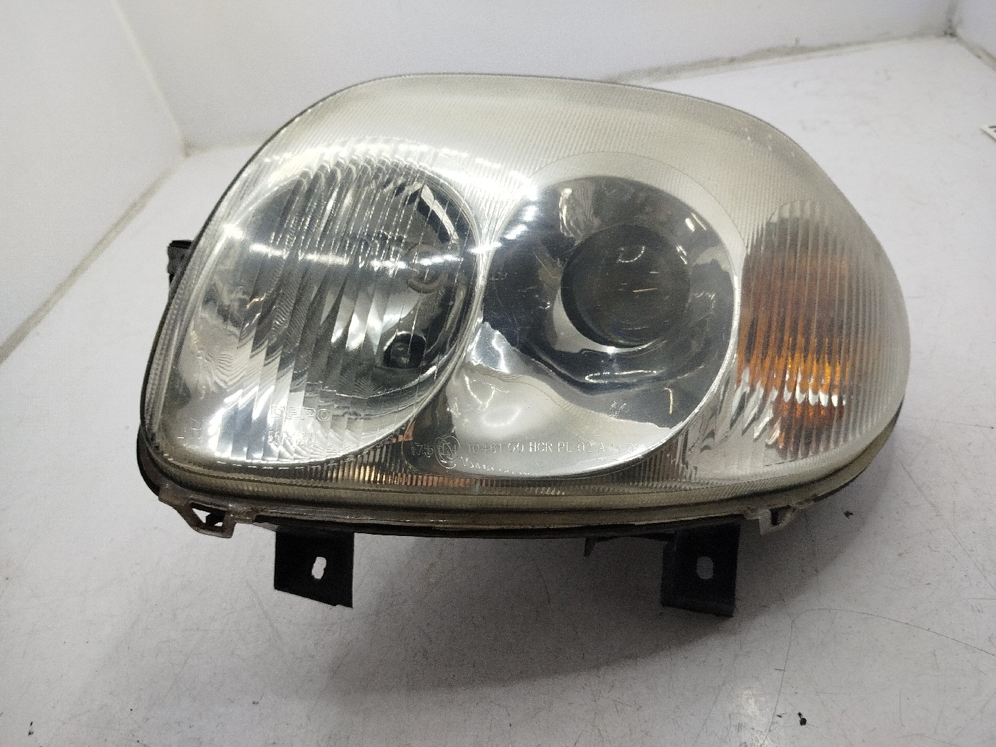 Farol/ Otica Dianteiro ESQ RENAULT Clio II  de  a 