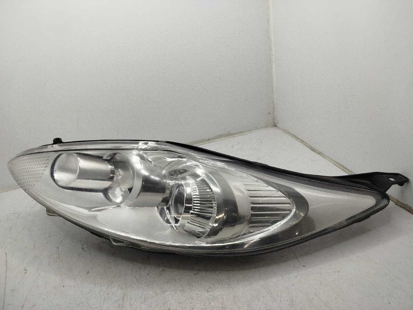 Farol/ Otica Dianteiro ESQ FORD FIESTA VI  de 2008 a 0