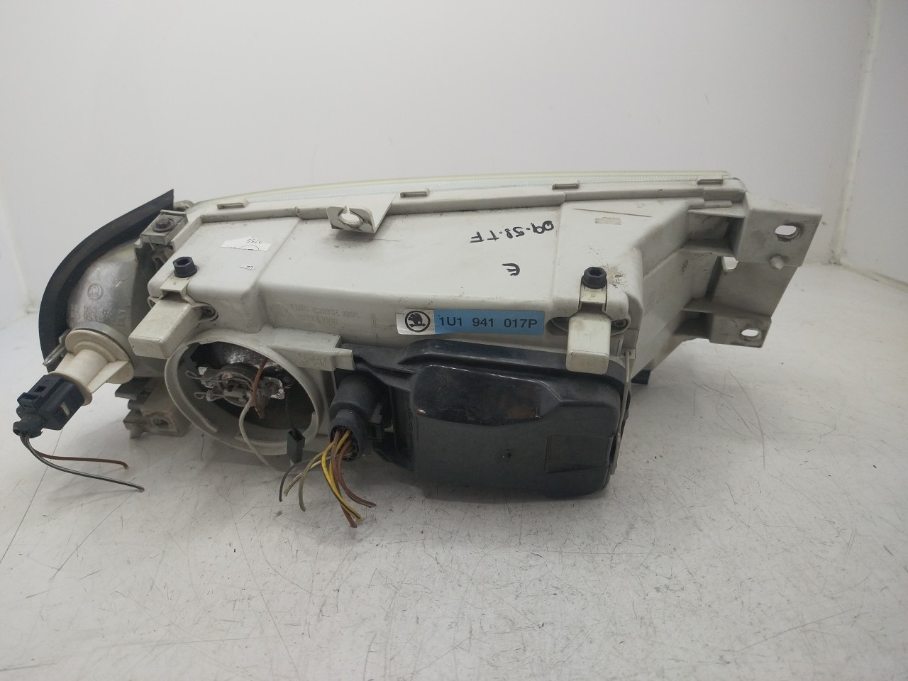 Farol/ Otica Dianteiro ESQ SKODA OCTAVIA I  de 1996 a 2010