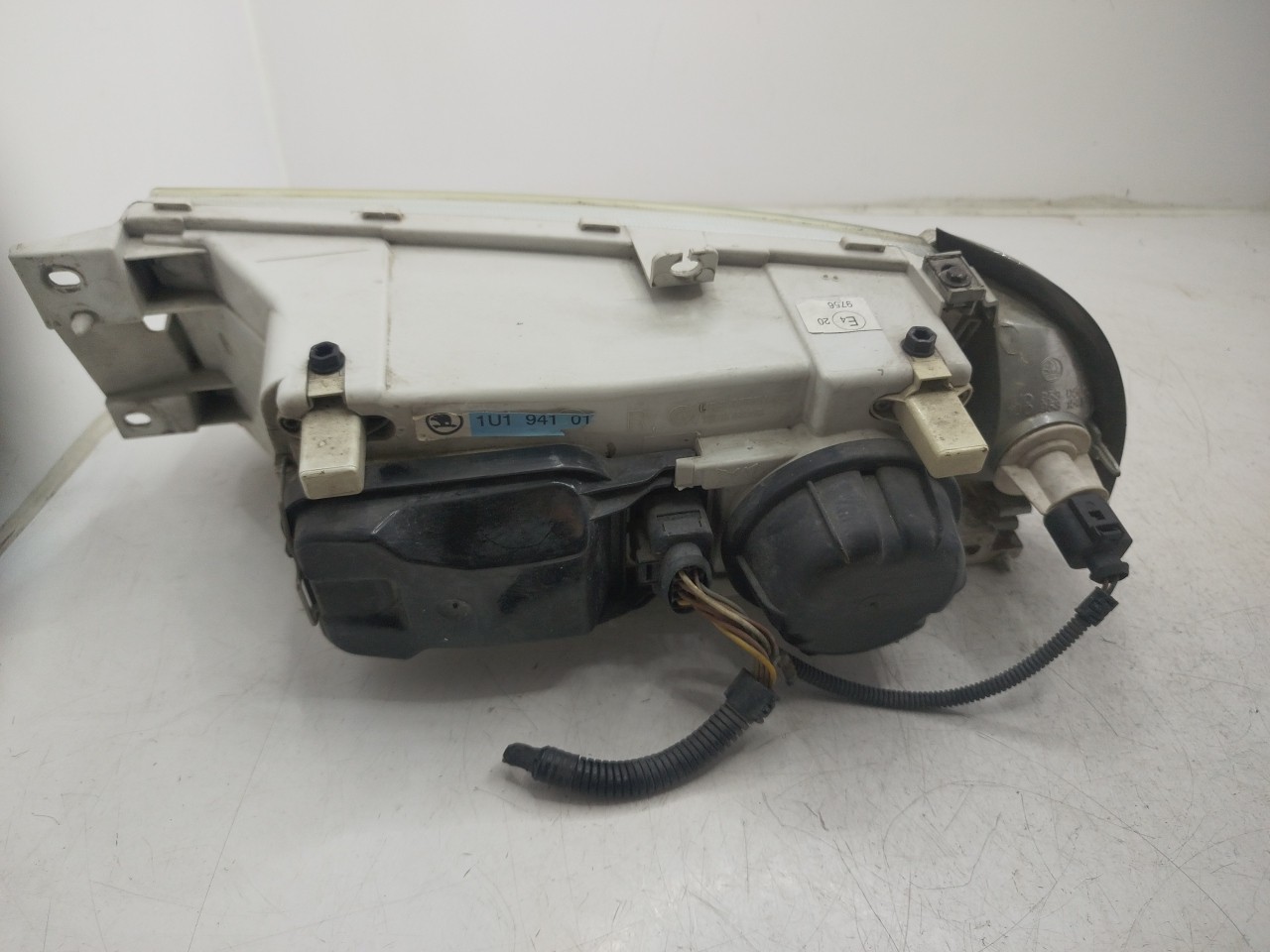 Farol/ Otica Dianteiro DTO SKODA OCTAVIA I  de 1996 a 2010