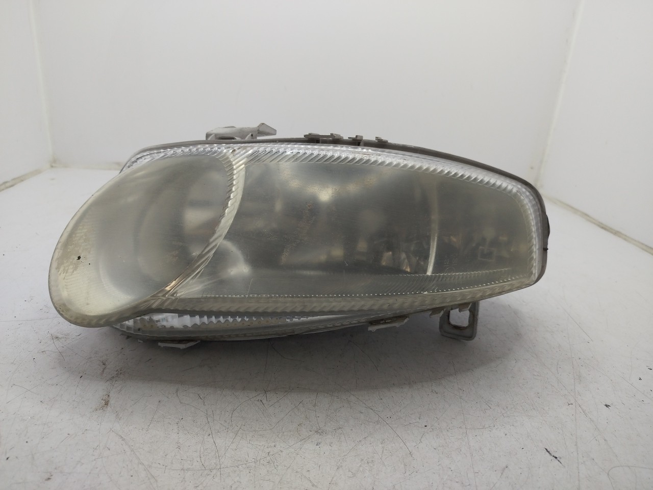 Farol/ Otica Dianteiro ESQ ALFA ROMEO 147  de 2000 a 2010