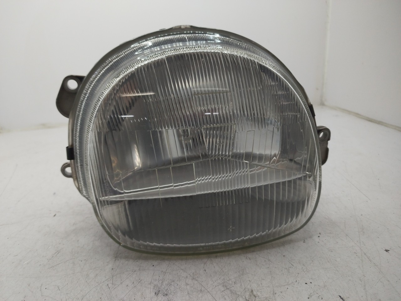 Farol/ Otica Dianteiro DTO RENAULT TWINGO I  de 1993 a 2012