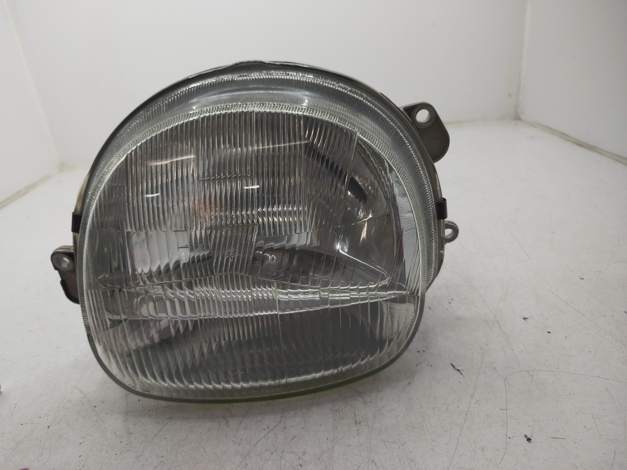 Farol/ Otica Dianteiro ESQ RENAULT TWINGO I  de 1993 a 2012