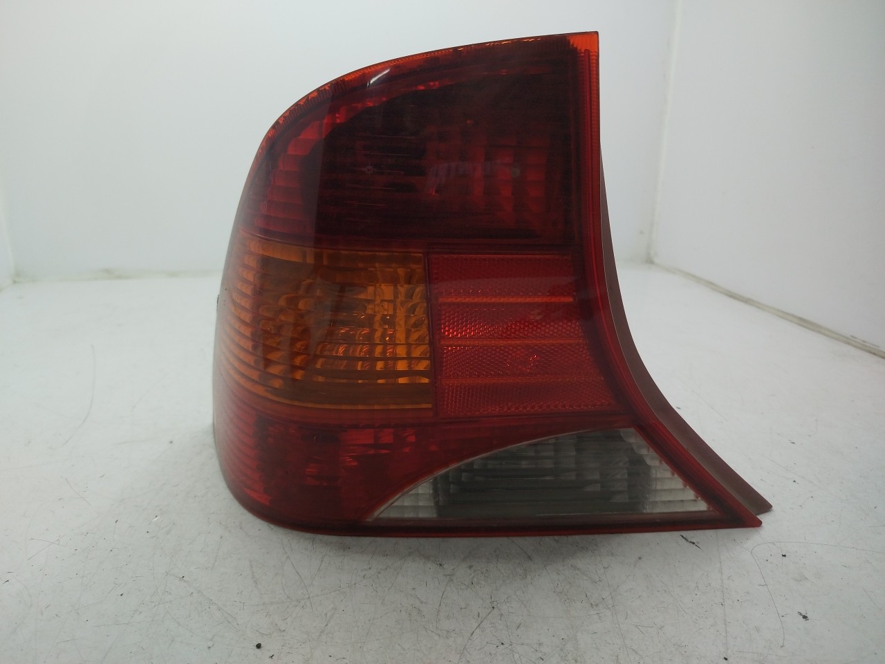 Farolim Stop Esq FORD FOCUS três volumes  de 1999 a 2009