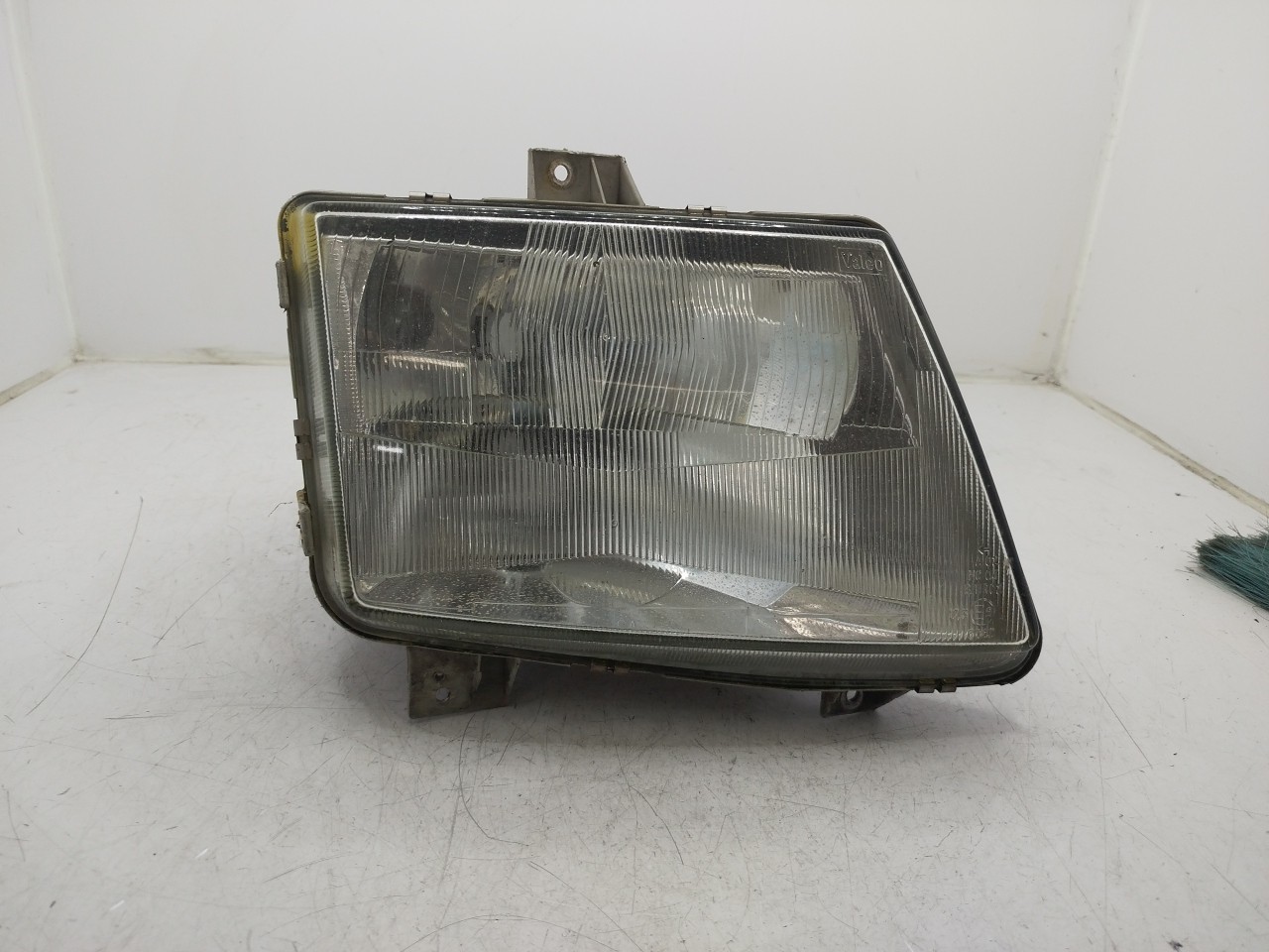 Farol/ Otica Dianteiro DTO MERCEDES-BENZ VITO Autocarro  de 1996 a 2003