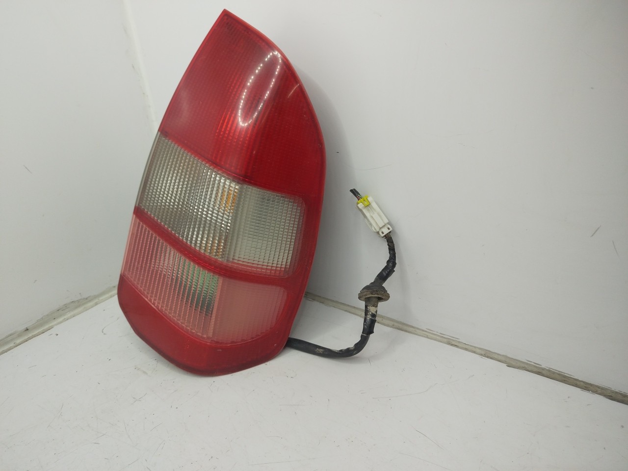 Farolim Stop Dto MITSUBISHI SPACE STAR Veículo multiuso  de 1998 a 2004