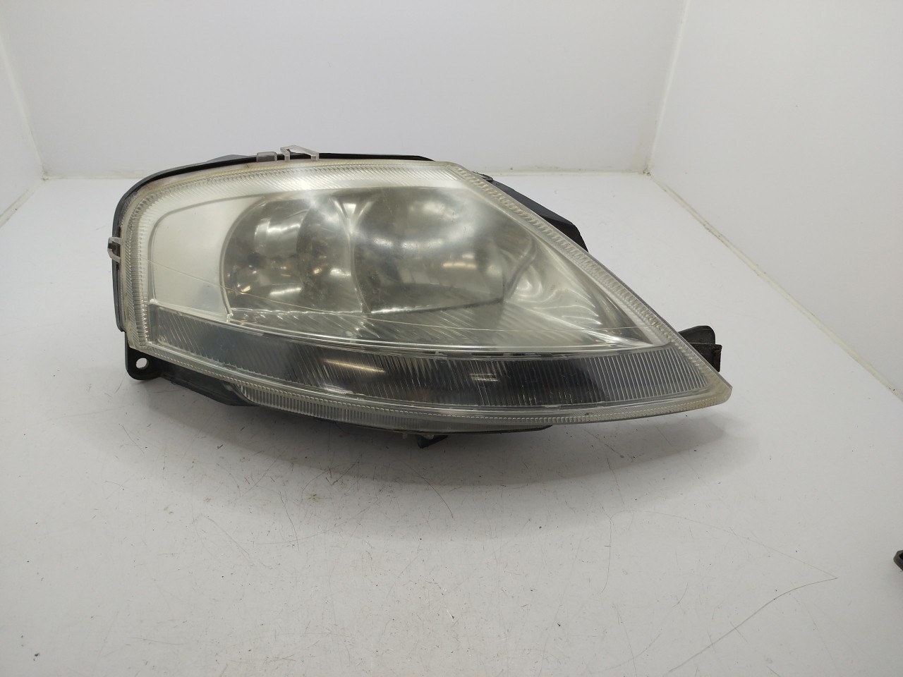 Farol/ Otica Dianteiro DTO CITROEN C3 I  de  a 