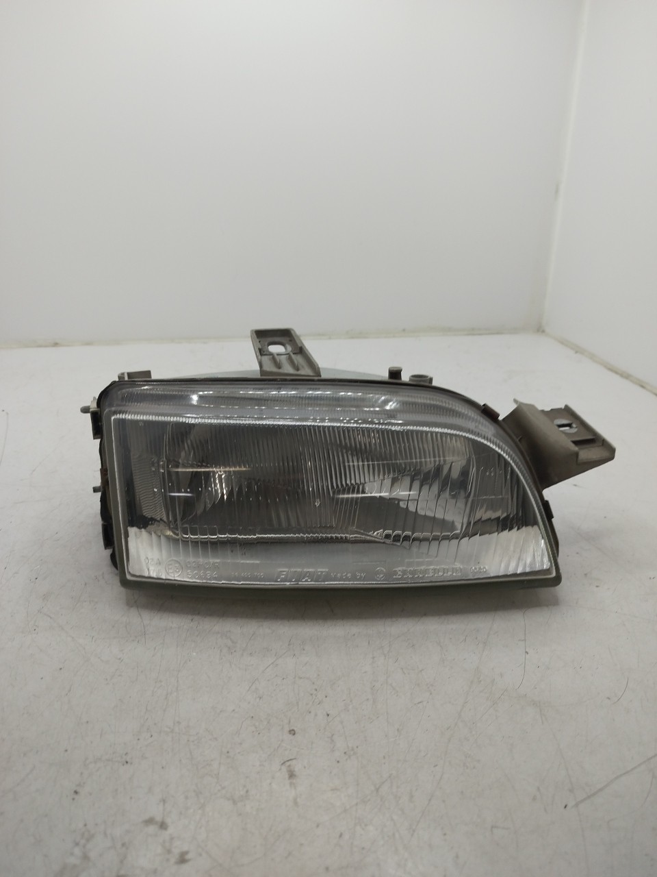 Farol/ Otica Dianteiro DTO FIAT PUNTO  de 1993 a 1999