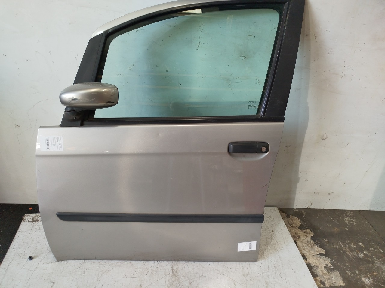 Porta Tras ESQ MITSUBISHI SPACE STAR Veículo multiuso  de 1998 a 2004