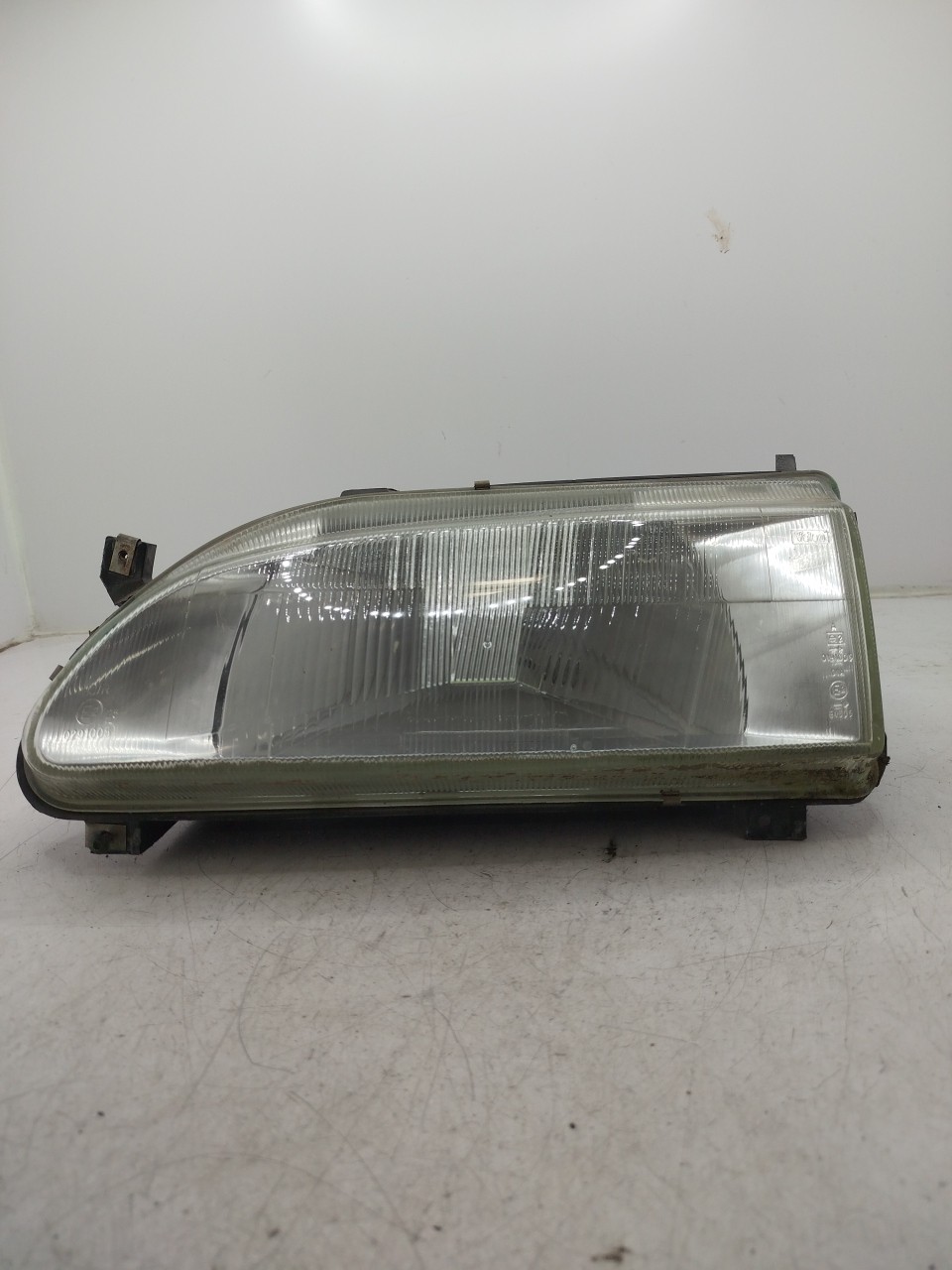 Farol/ Otica Dianteiro ESQ RENAULT 19 II Chamade  de 1992 a 2003