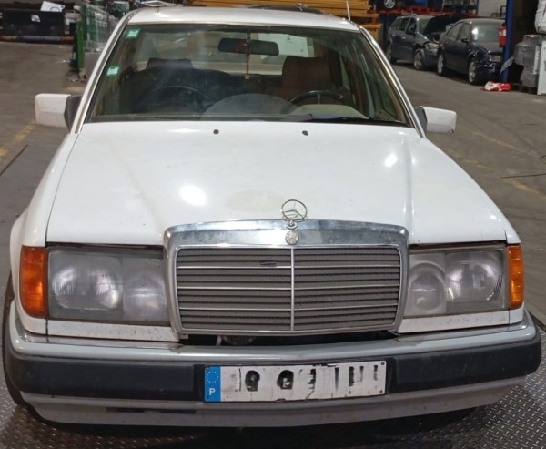 TRÊS VOLUMES  MERCEDES-BENZ - ID V_CVFV3012880