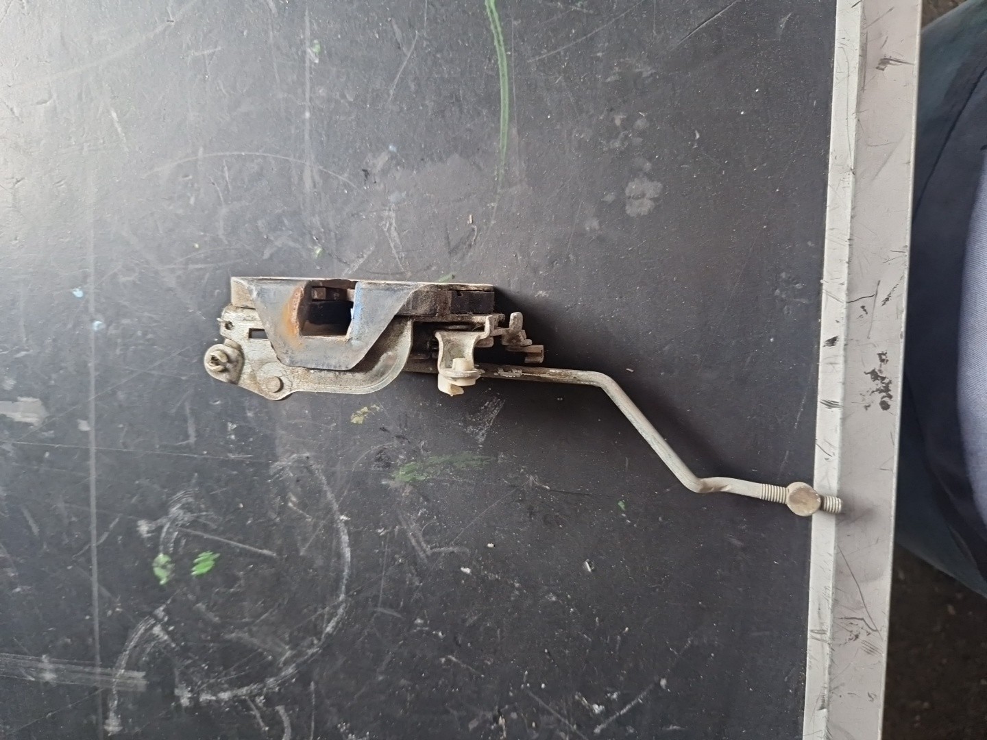 Fecho da Porta Frente Dto BEDFORD KB | 72 - 88 Imagem-1