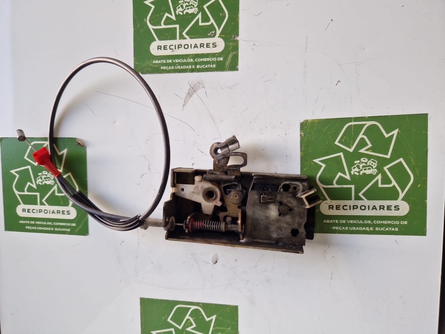 Fecho da Porta Frente Esq FORD FIESTA IV (JA_, JB_) | 95 - 02 Imagem-1