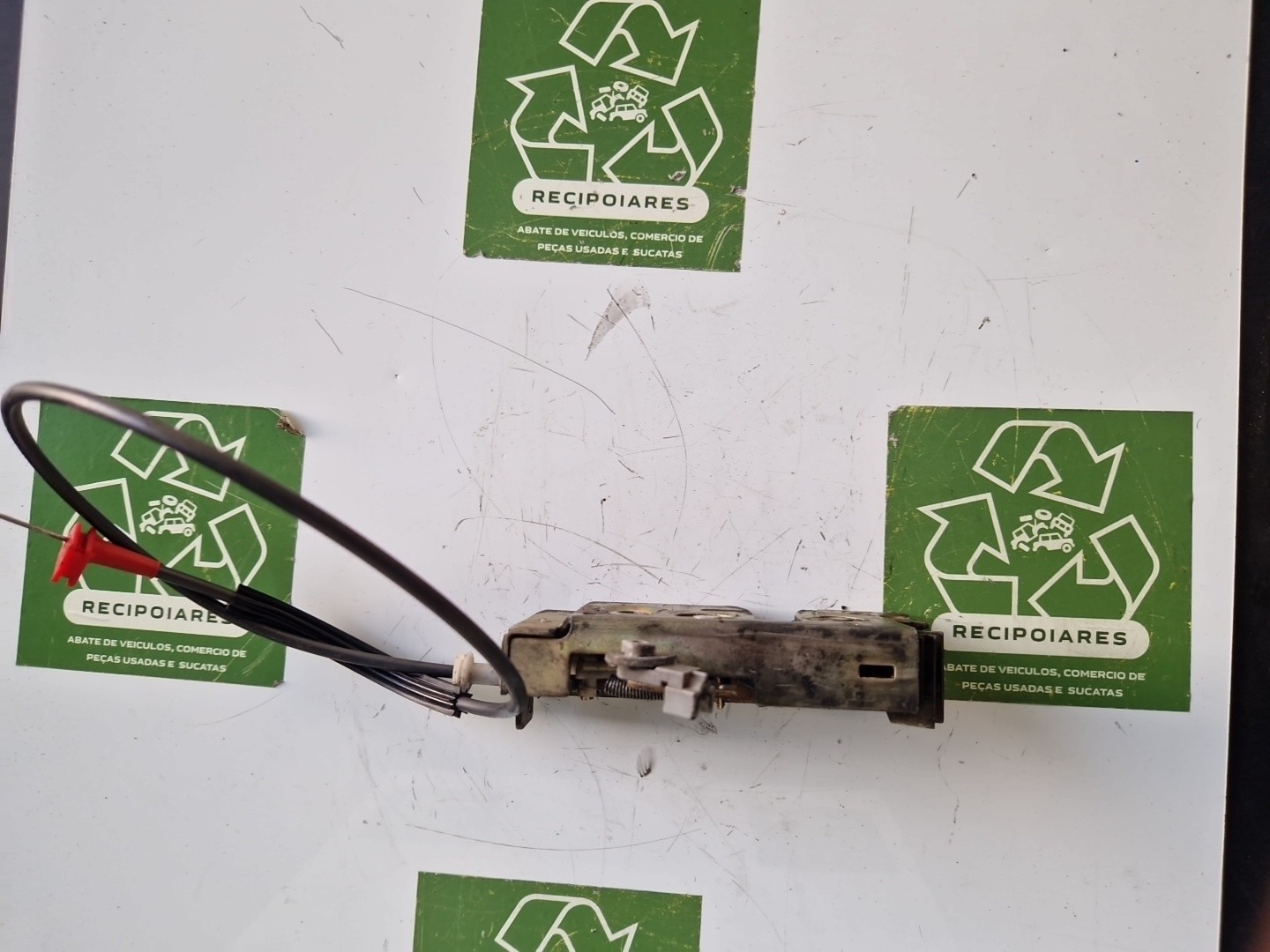 Fecho da Porta Frente Esq FORD FIESTA IV (JA_, JB_) | 95 - 02 Imagem-2