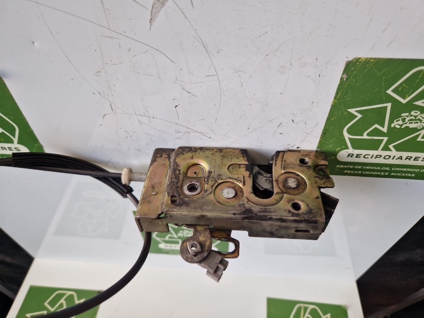 Fecho da Porta Frente Esq FORD FIESTA IV (JA_, JB_) | 95 - 02 Imagem-3