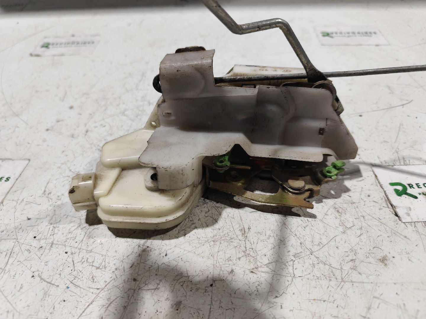 Fecho da Porta Frente Dto MITSUBISHI - ID S_17883