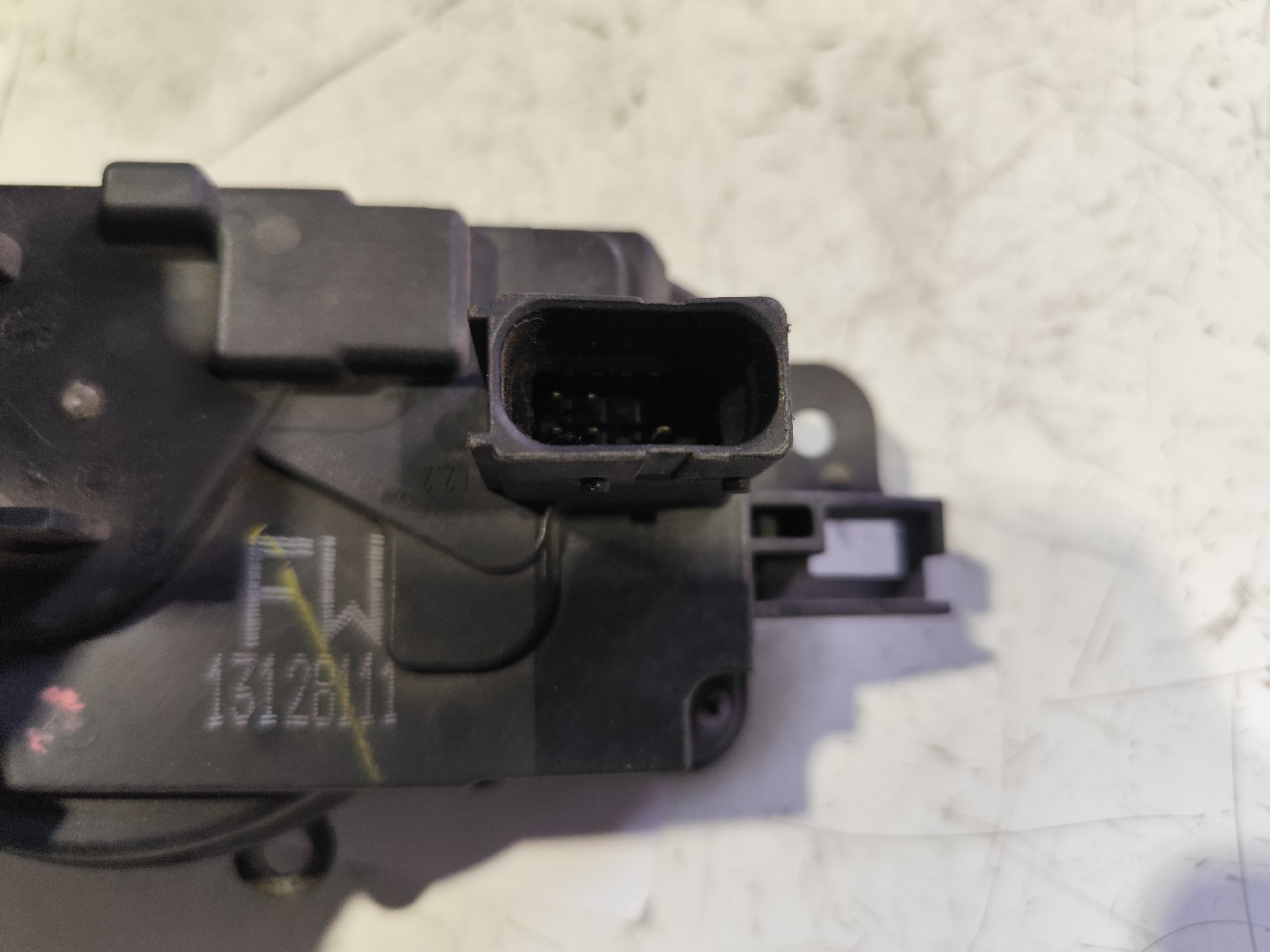 Fecho da Porta Frente Esq OPEL ASTRA H (A04) | 04 - 14 Imagem-3