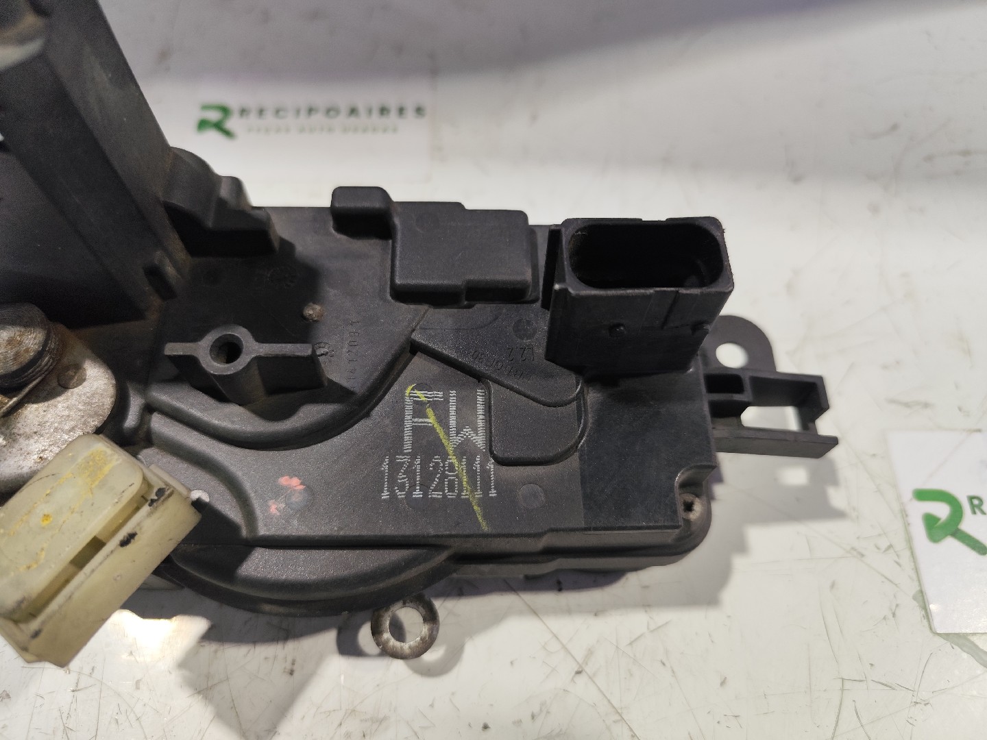 Fecho da Porta Frente Esq OPEL ASTRA H (A04) | 04 - 14 Imagem-1