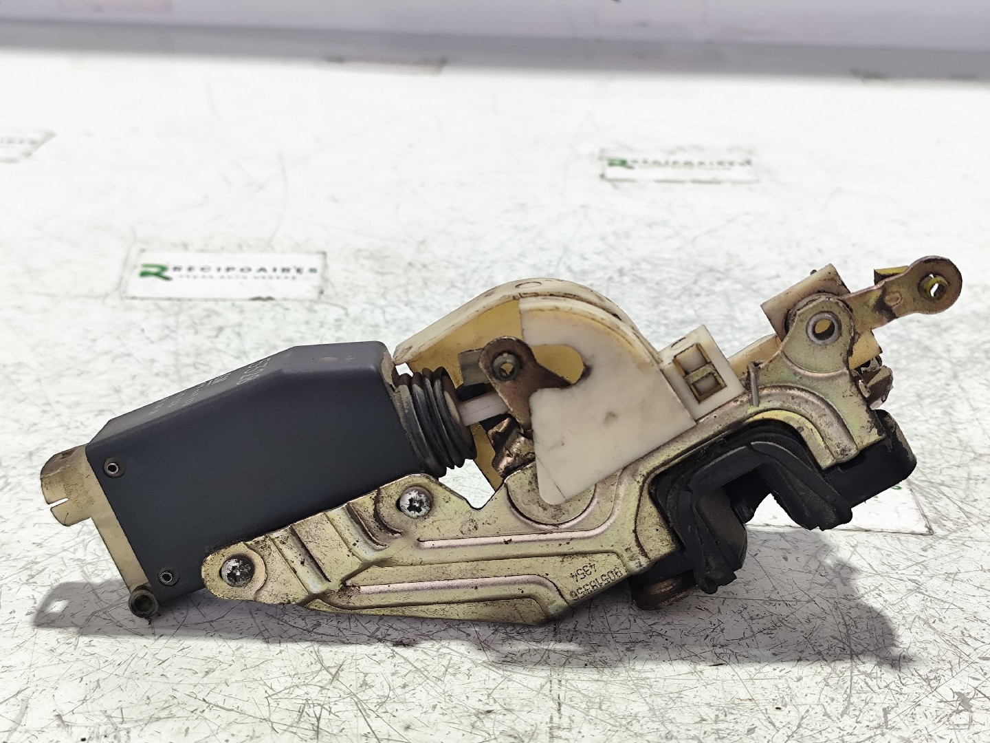 Fecho da Porta Frente Dto OPEL ASTRA F (T92) | 91 - 98 Imagem-1