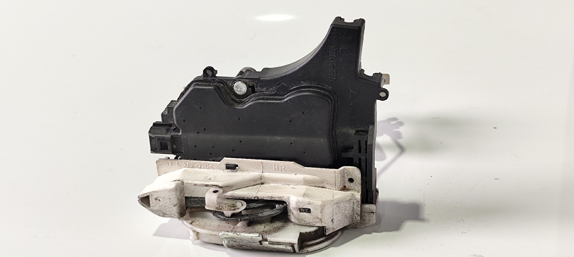 Fecho da Porta Frente Esq MITSUBISHI - ID S_34394