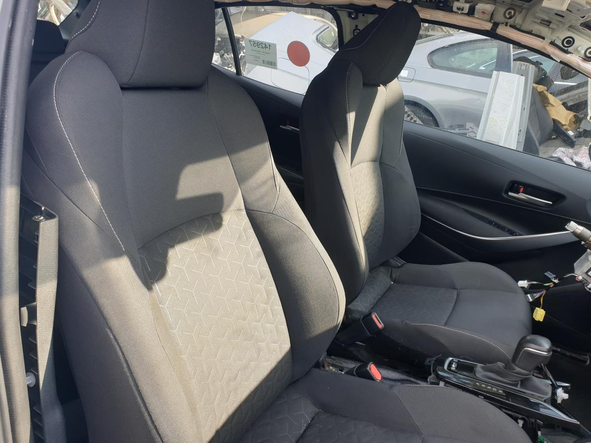 Sitze Komplett / Polster TOYOTA COROLLA Hatchback (_E21_) | 18 -  Imagem-0