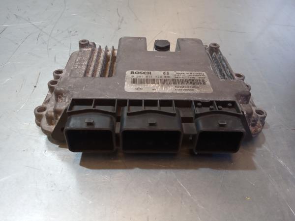 Engine Control Unit (ECU) RENAULT SCÉNIC II (JM0/1_) | 03 - 10