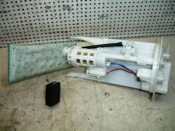 Fuel Level Sensor / Buoy  TOYOTA YARIS (_P13_) | 10 - 