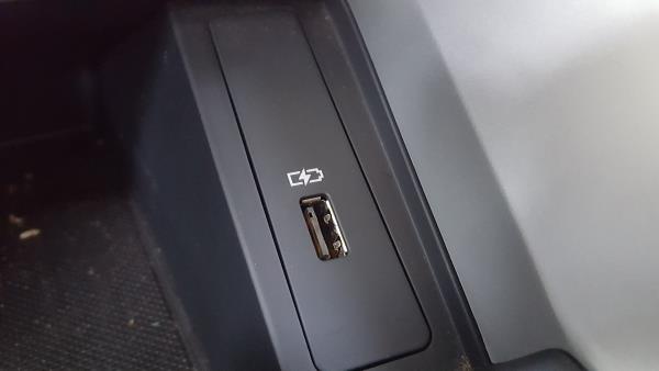 Modulo USB/AUX AUDI Q3 (F3B) | 18 - 