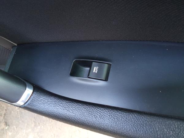 Interruttore Di Vetro Anteriore Destra HYUNDAI i40 (VF) | 12 - 