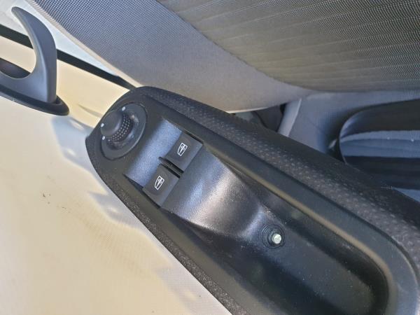 Interrupteur De Vidre Avant Gauche RENAULT TWINGO III (BCM_) | 14 -  Imagem-0