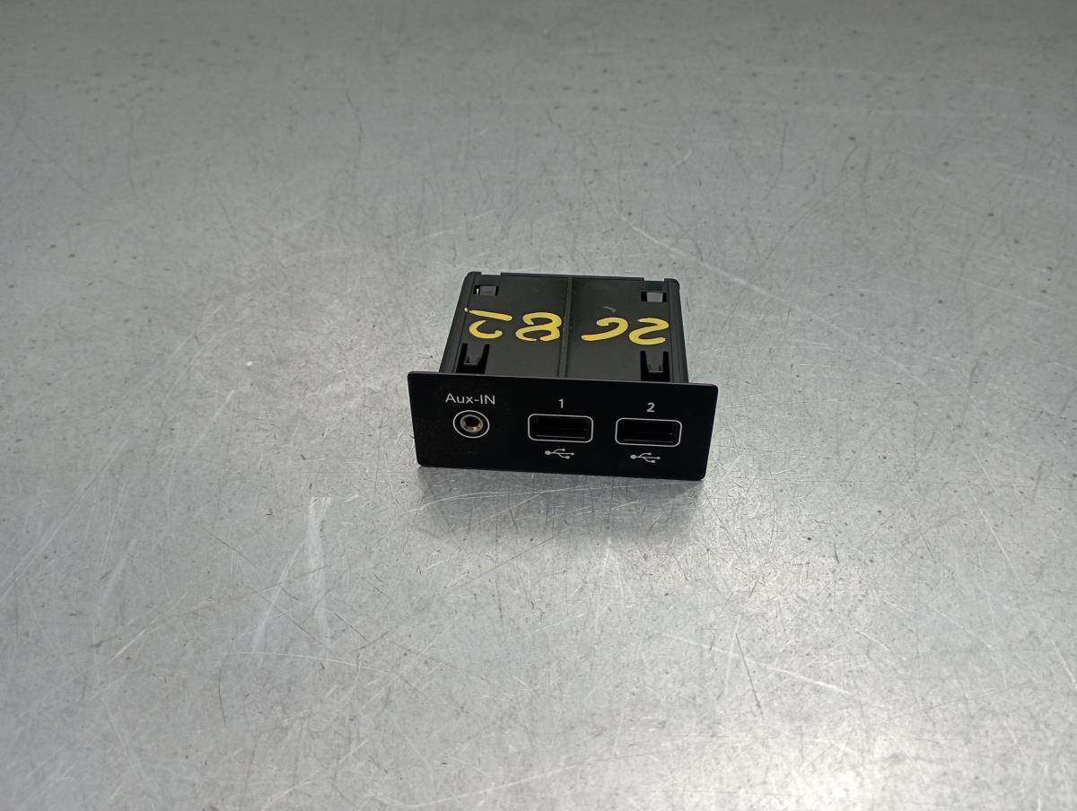 USB/AUX Module: RENAULT CAPTUR II - 280231553R / 33352430 |Servcarros