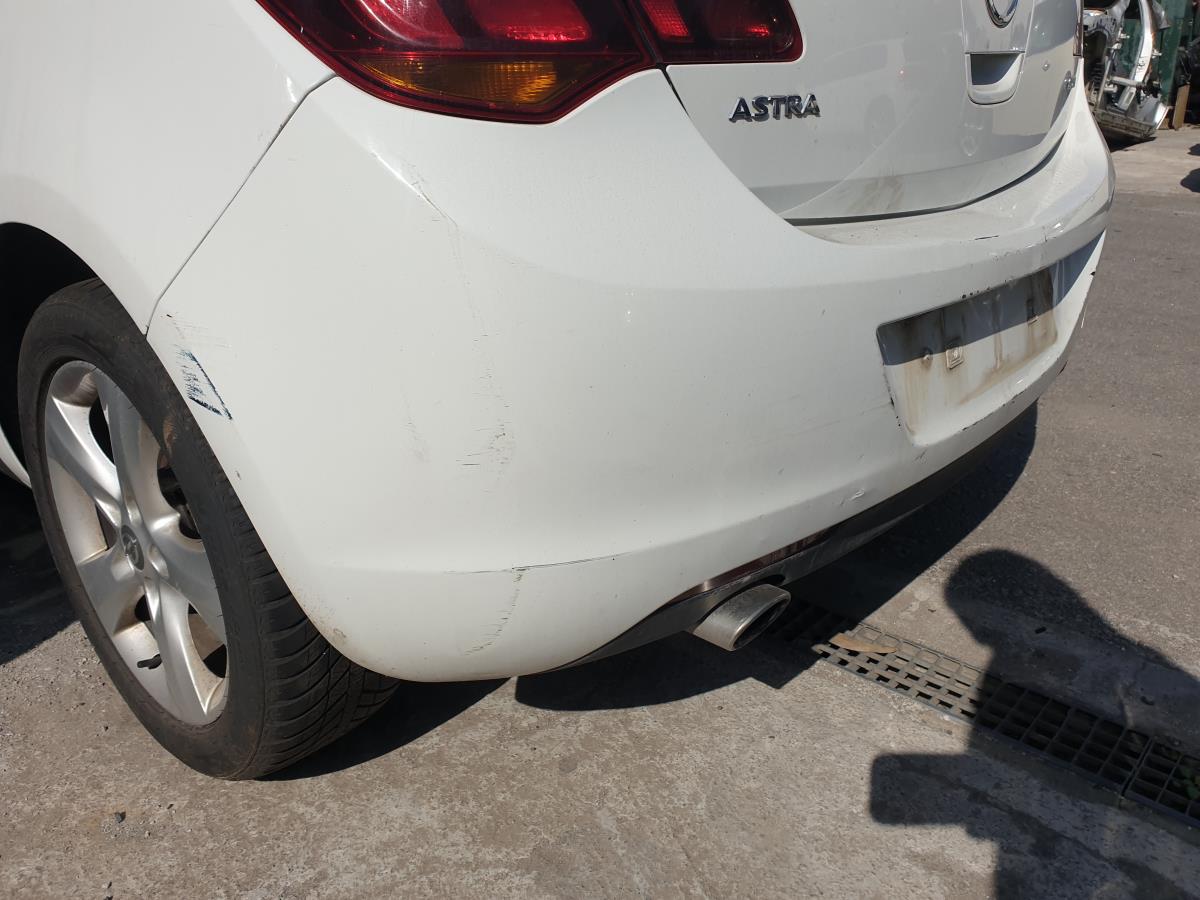 Paraurti posteriore Opel Astra J berlina