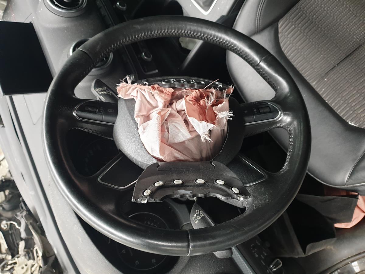 Steering wheel AUDI A3 Sportback (8VA, 8VF) | 12 - 