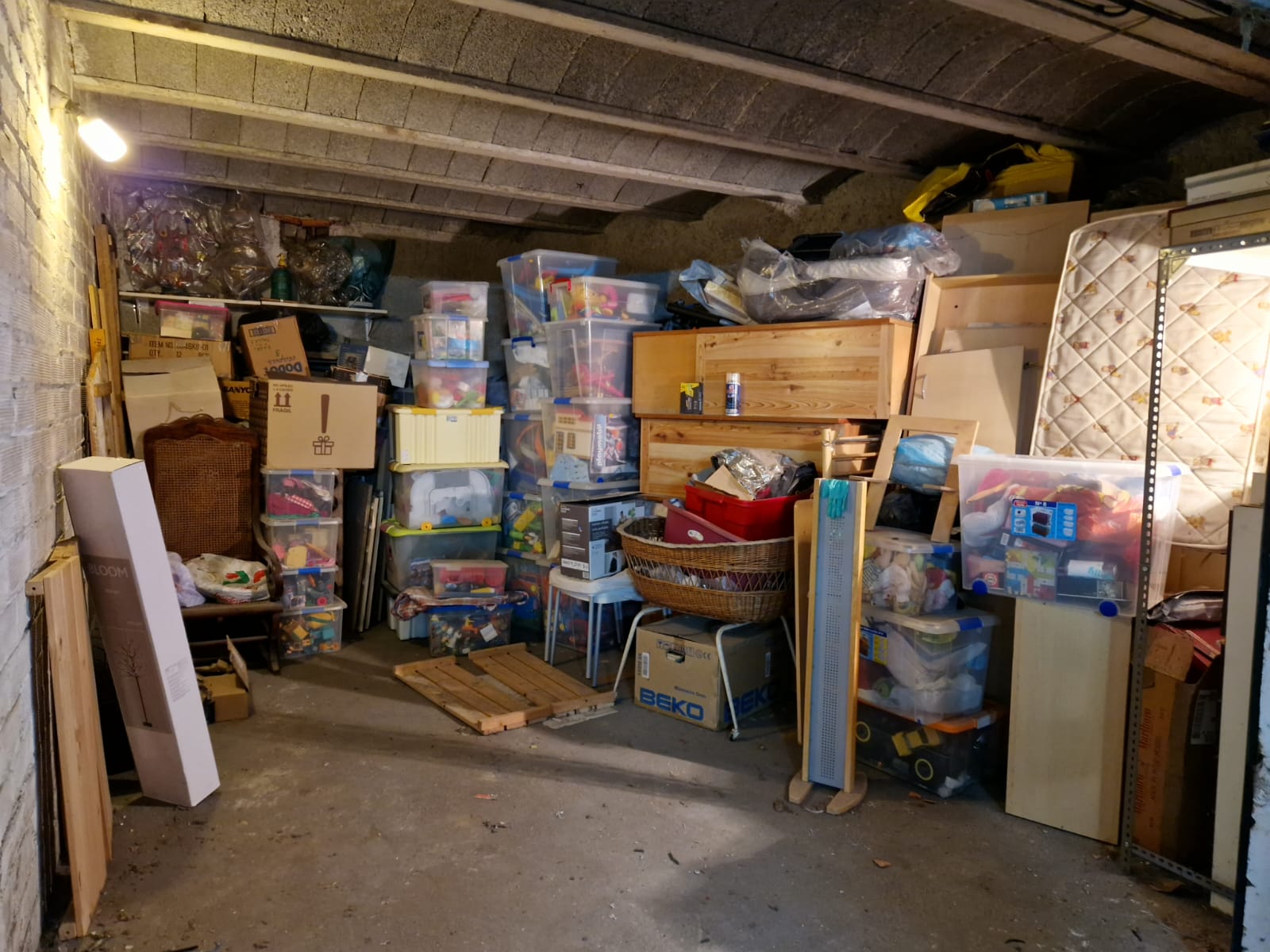Reciclaje de muebles viejos y trastos en Riells i Viabrea - ¡La solución ecológica que necesitas!