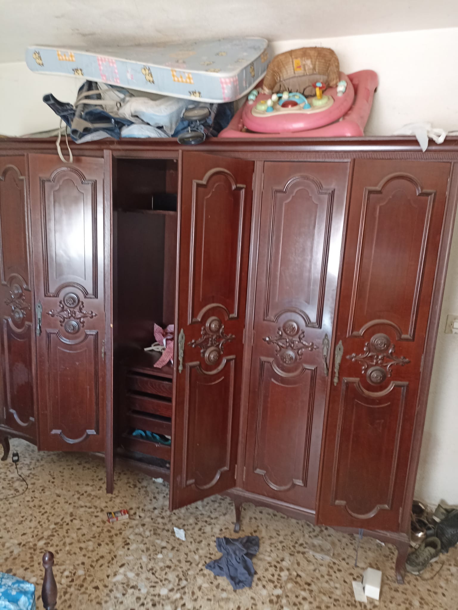 ¿Tienes muebles viejos que quieres vaciar? Conoce nuestras tarifas en Girona