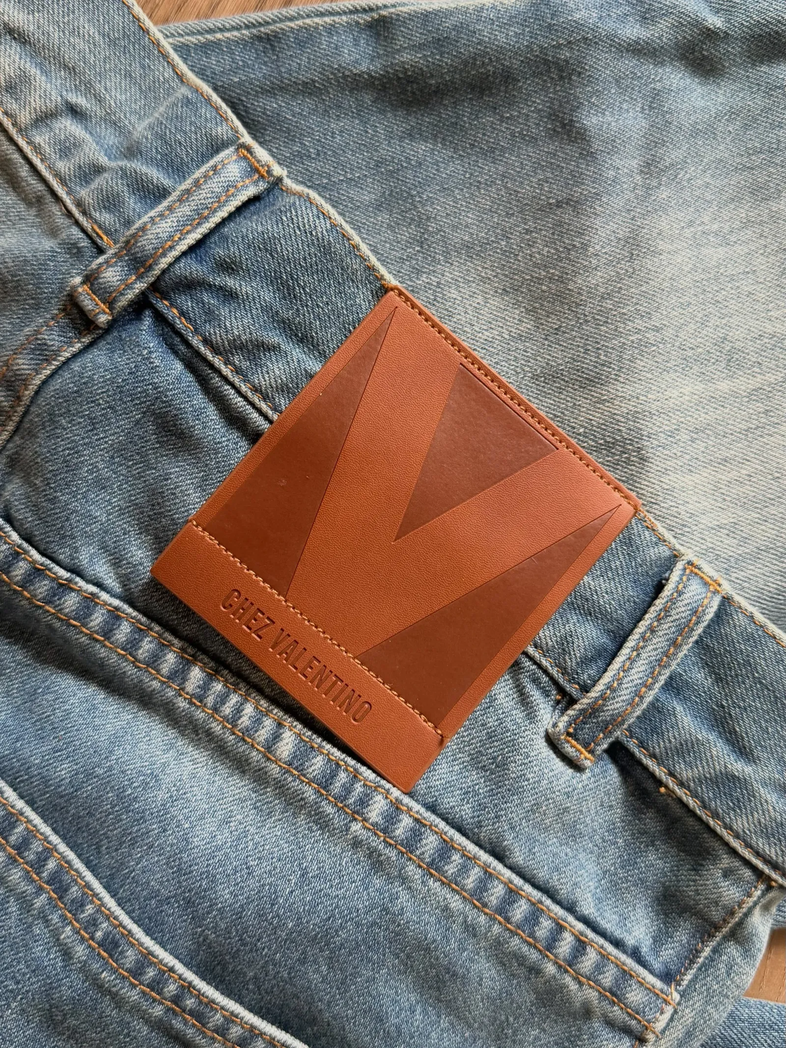 Джинсы Valentino