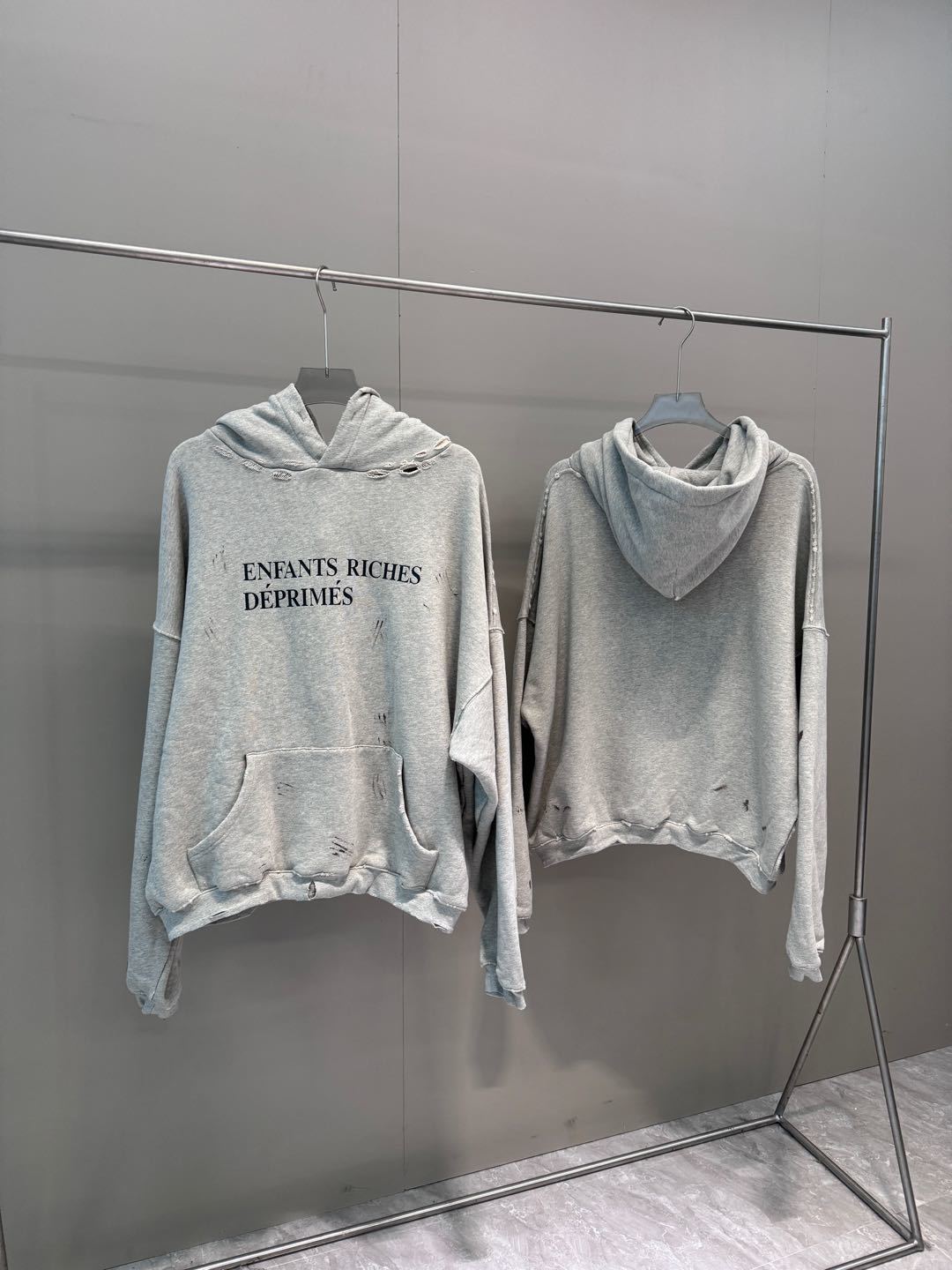 ENFANTS RICHES DÉPRIMÉS (ERD Melancholy Rich Second Generation) classic slogan hand-splashed ink hole hooded sweatshirt Fabric: 400G woven fleece with 100% cotton 1 ENFANTS RICHES DÉPRIMÉS (ERD Melancholy Rich Second Generation) classic slogan hand-splashed ink hole hooded sweatshirt Fabric: 400G woven fleece with 100% cotton