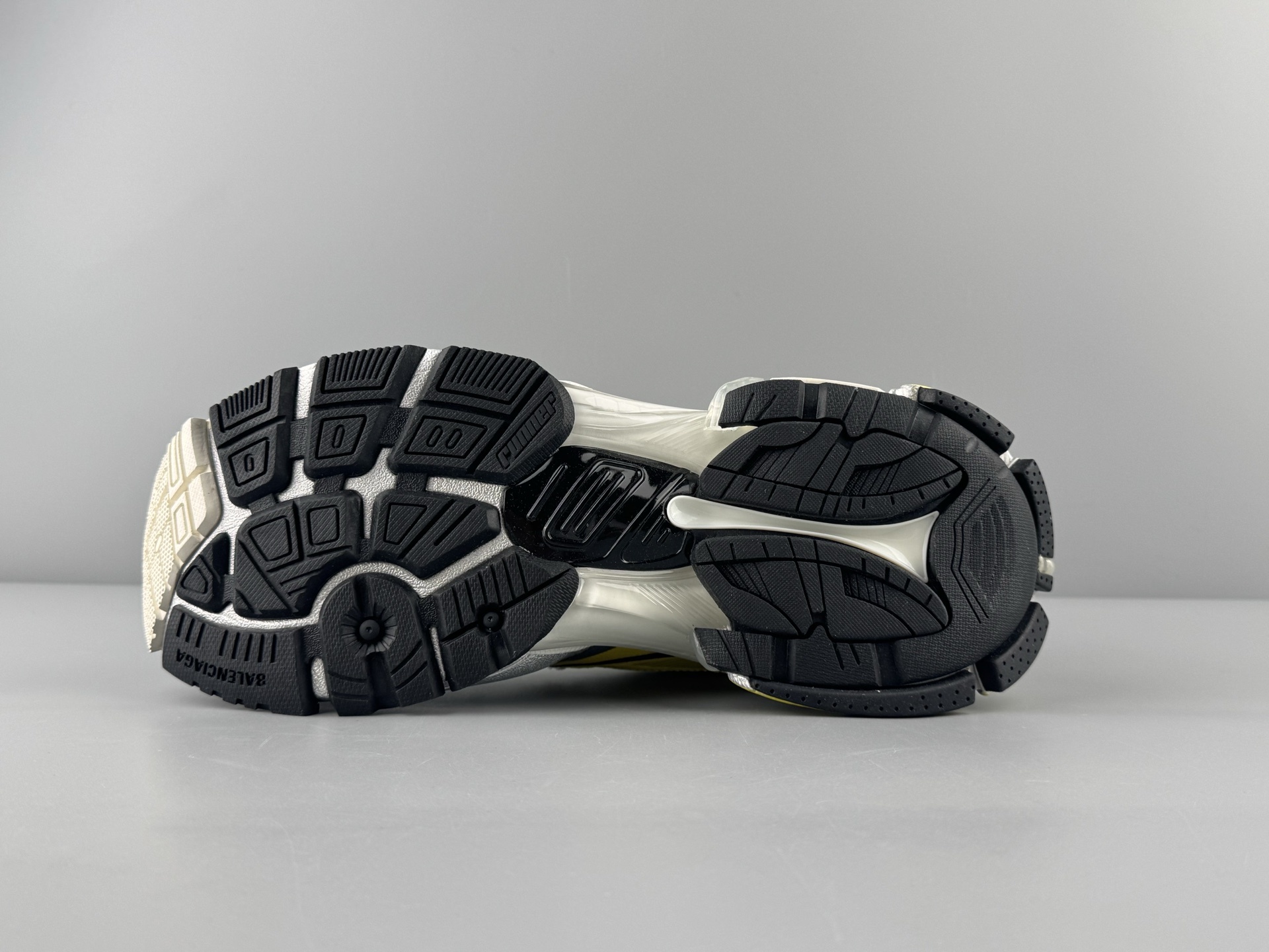 Balenciaga Runner 2.0 Lightweight mesh upper for enhanced breathability and comfort. - Image 6